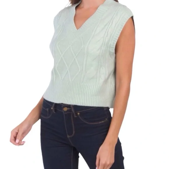 Sincerely Jules V-Neck Cable Knit Crop Vest (NWT) (Size: Medium) - Picture 4 of 8
